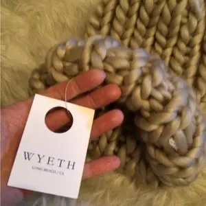 SALE! Wyeth super soft slouch beanie NEW! Wyeth super pale pink / cream slouch Pom beanie | eBay main image 3